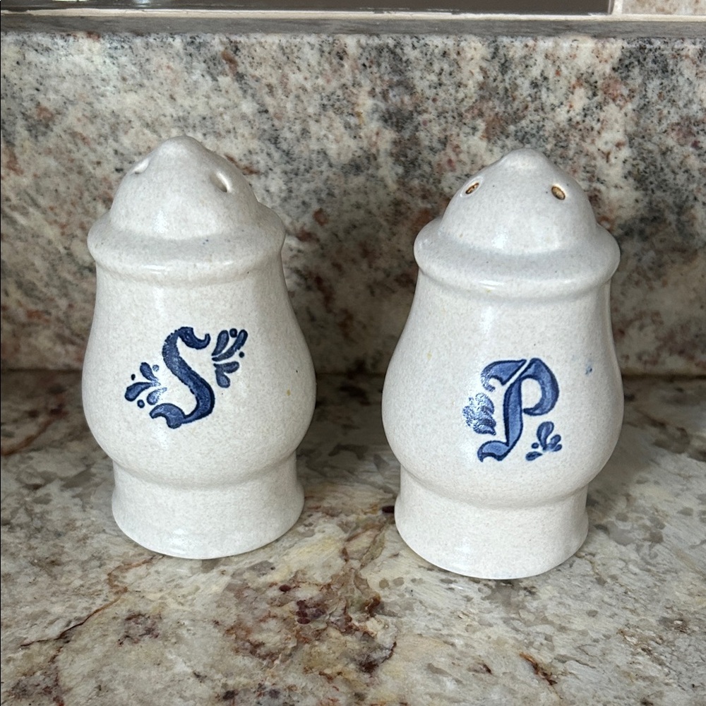 Pfaltzgraff Yorktown salt and pepper shakers Vintage